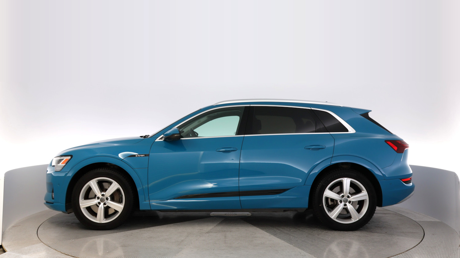 2019 Audi e-tron โ VIN WA1LABGE5KB014307