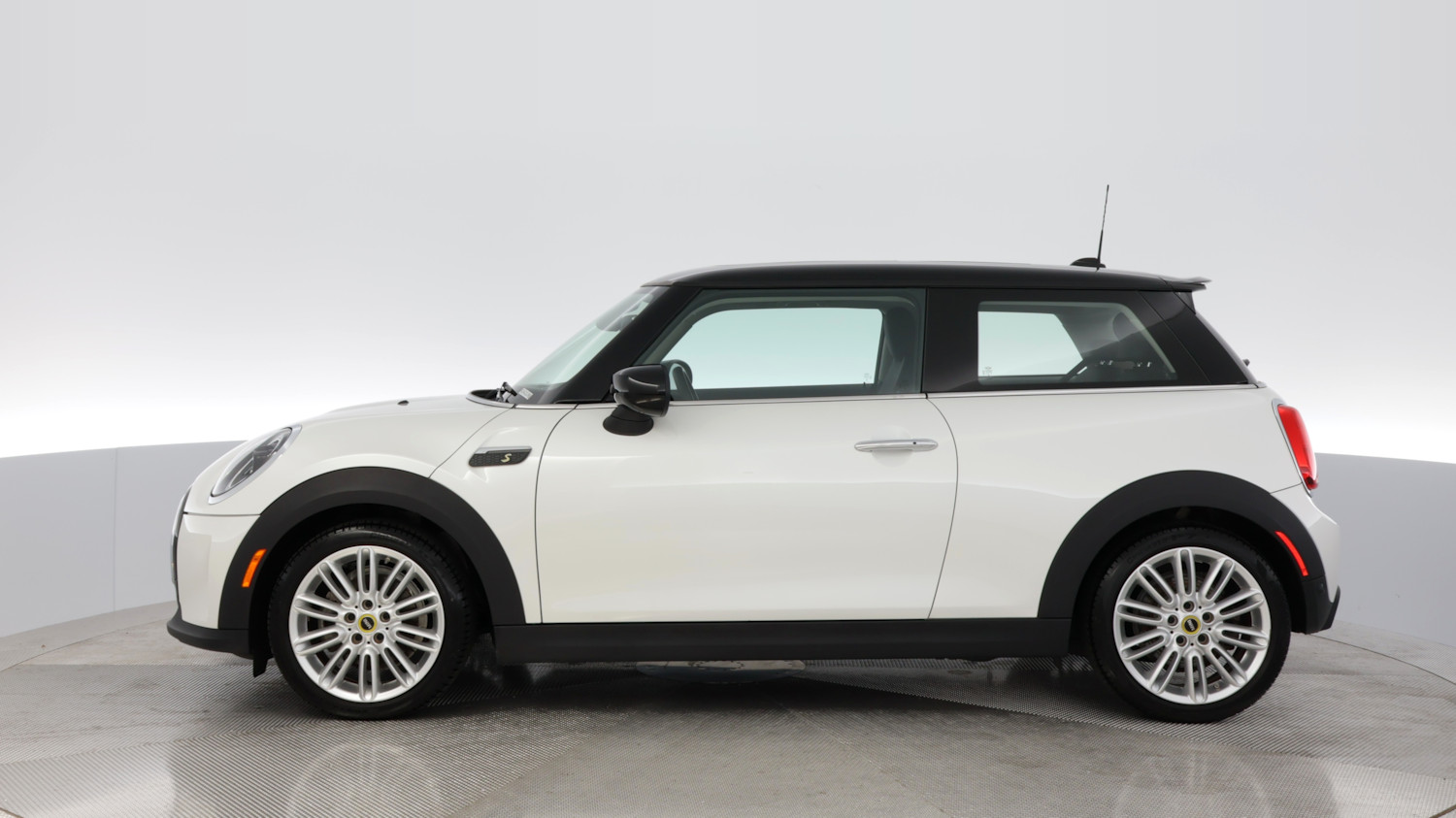2024 MINI Cooper SE โ VIN WMW13DJ08R2U41519
