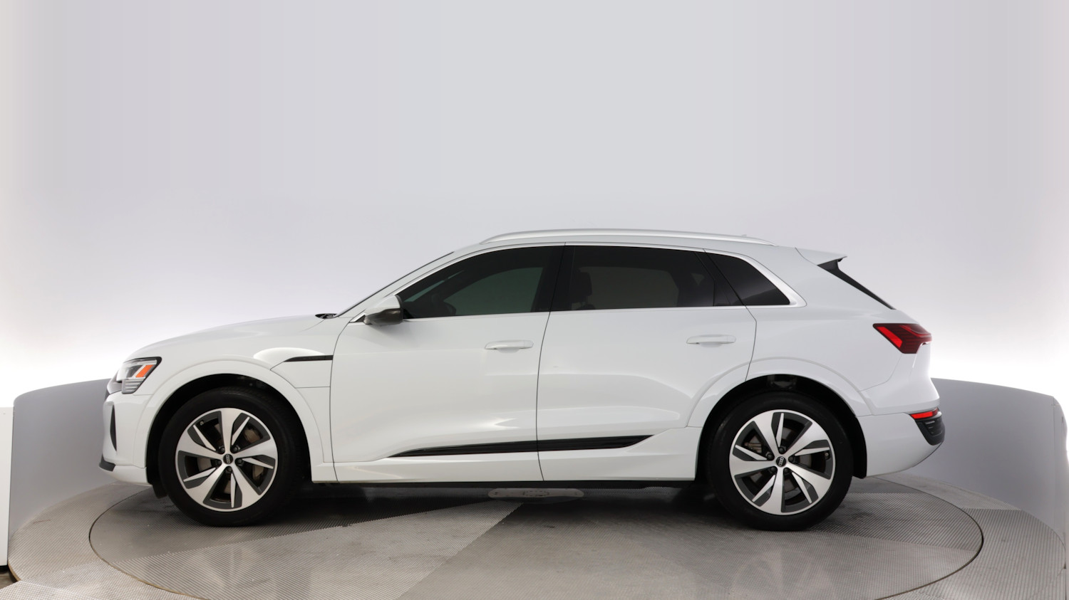 2024 Audi Q8 e-tron โ VIN WA14AAGE9RB015596