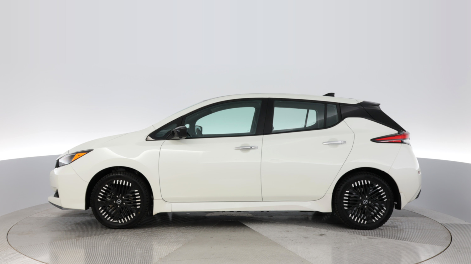 2024 Nissan LEAF โ VIN 1N4CZ1CV2RC556800