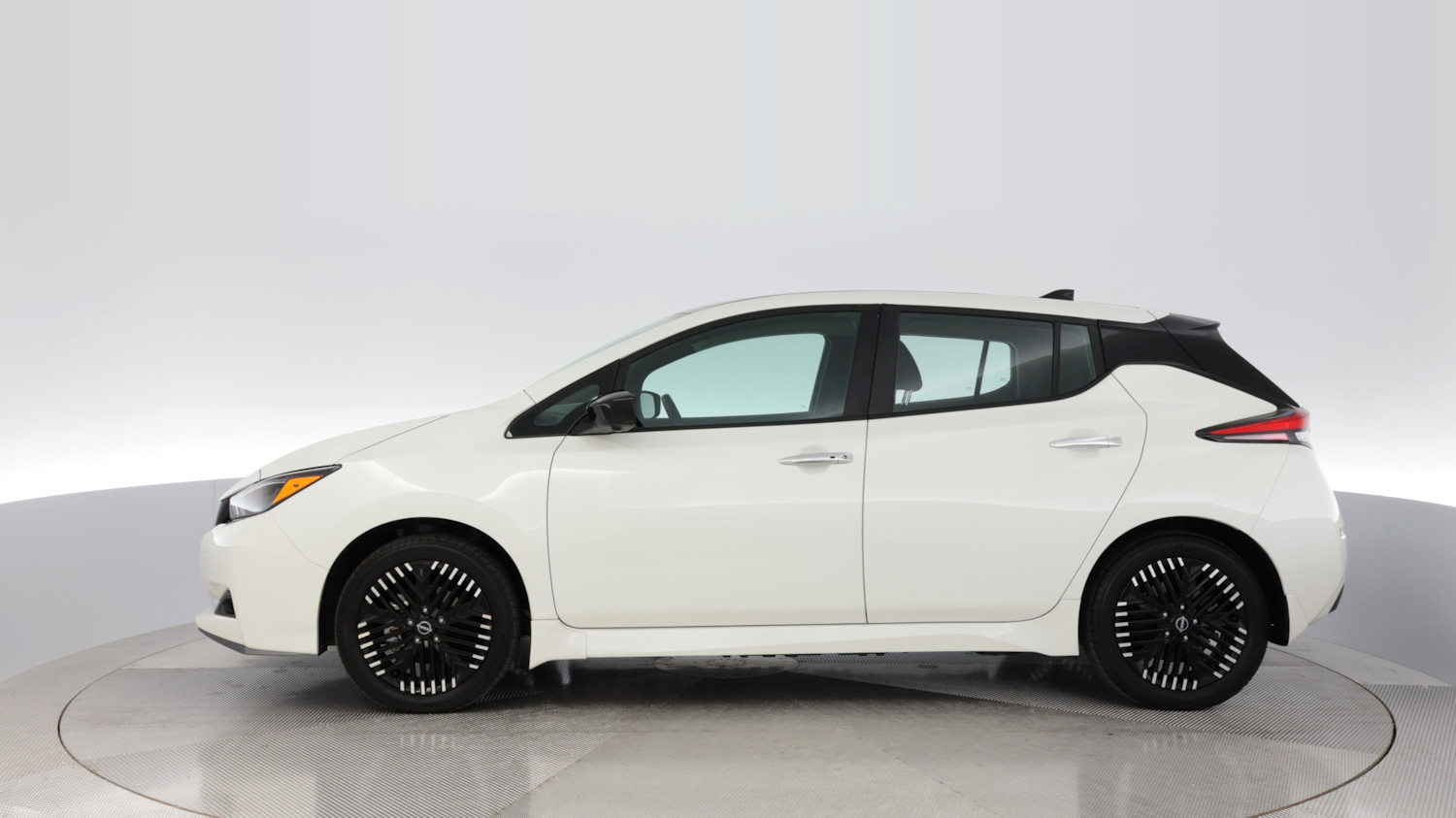 2024 Nissan LEAF โ VIN 1N4CZ1CV4RC557110