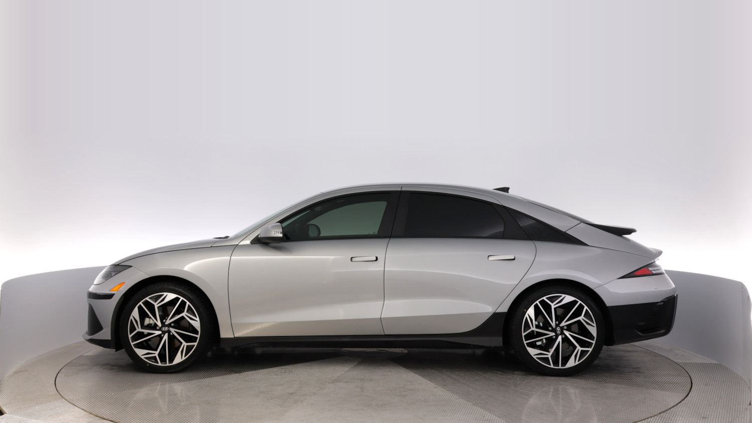 2025 Hyundai IONIQ 6 โ VIN KMHM34AA0SA083400