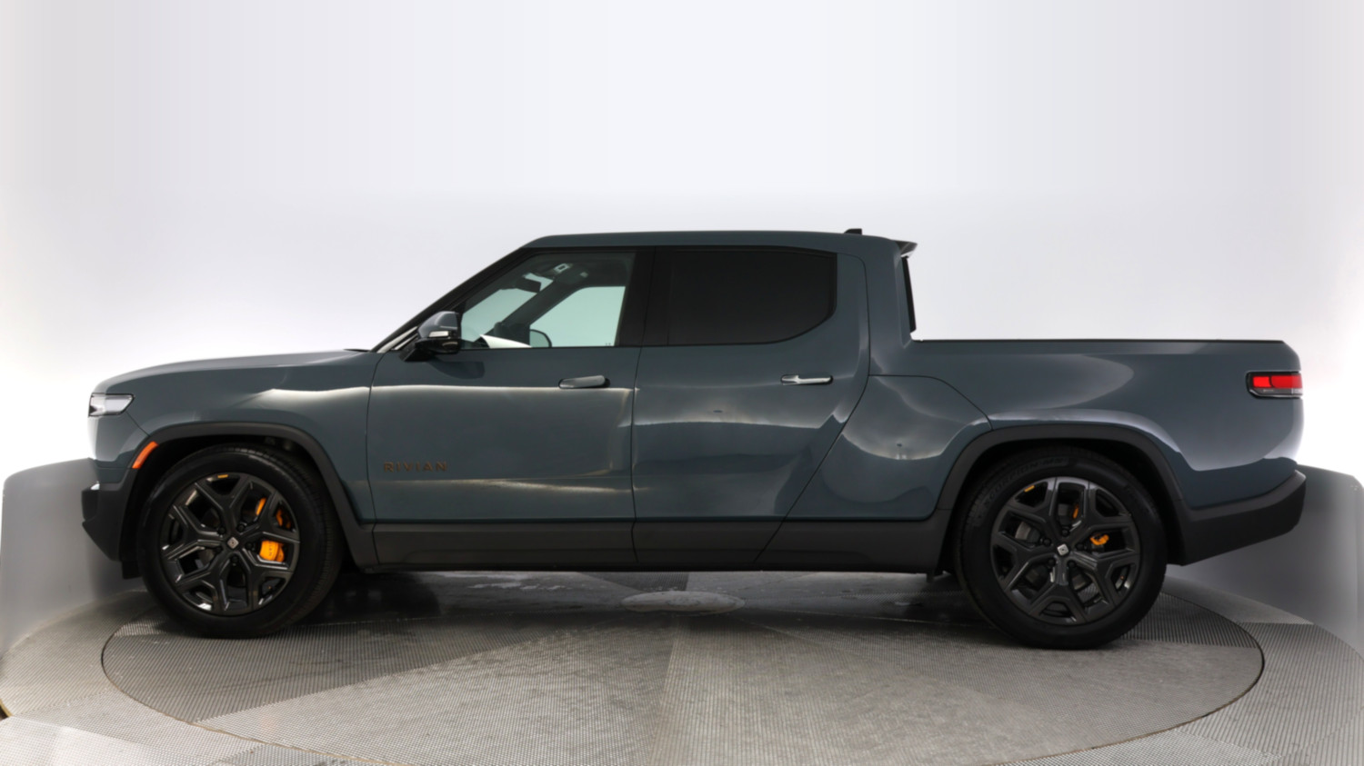 2025 Rivian R1T โ VIN 7FCTGCAP4SN038045