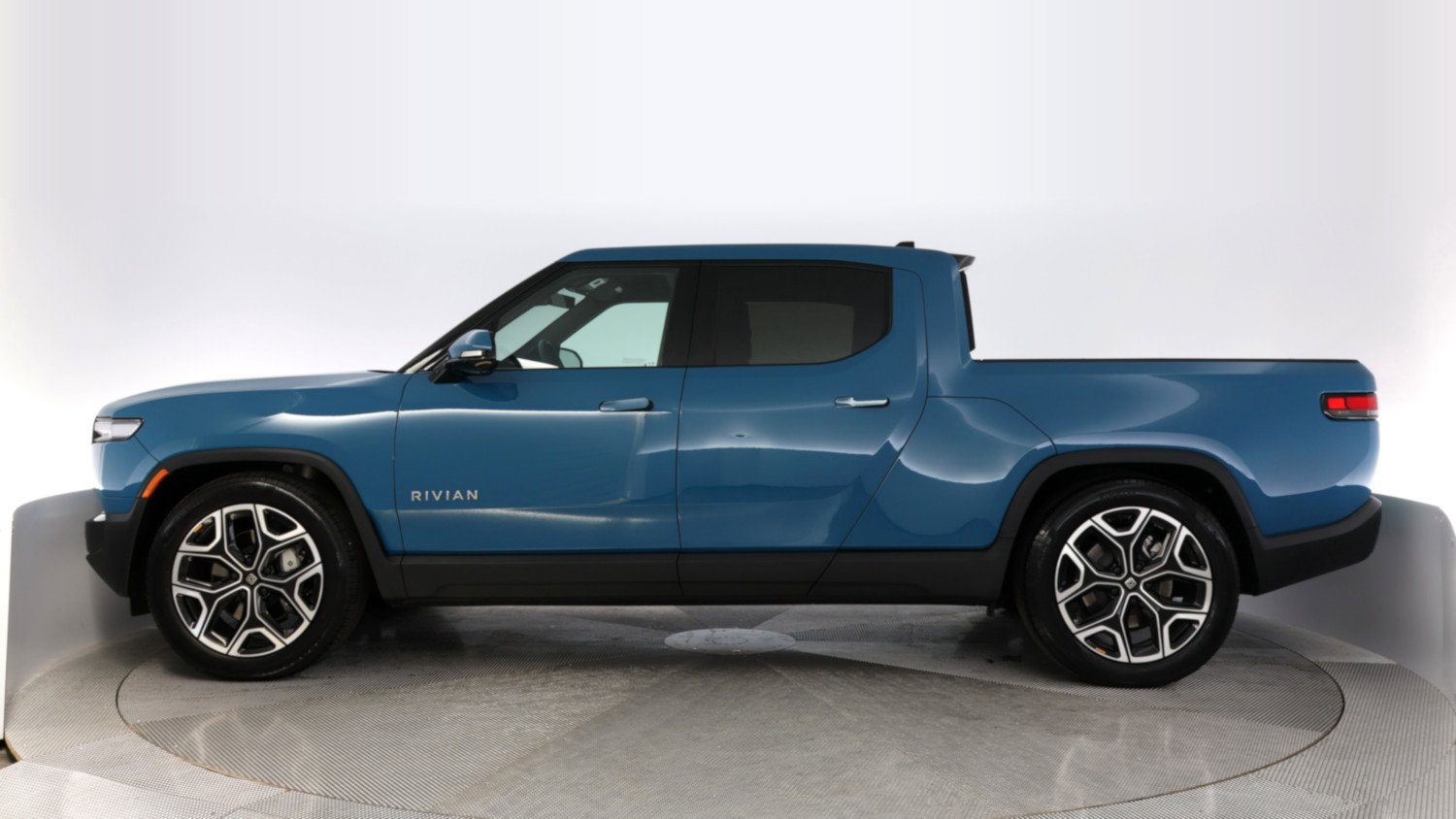 2025 Rivian R1T โ VIN 7FCTGBAA2SN038602