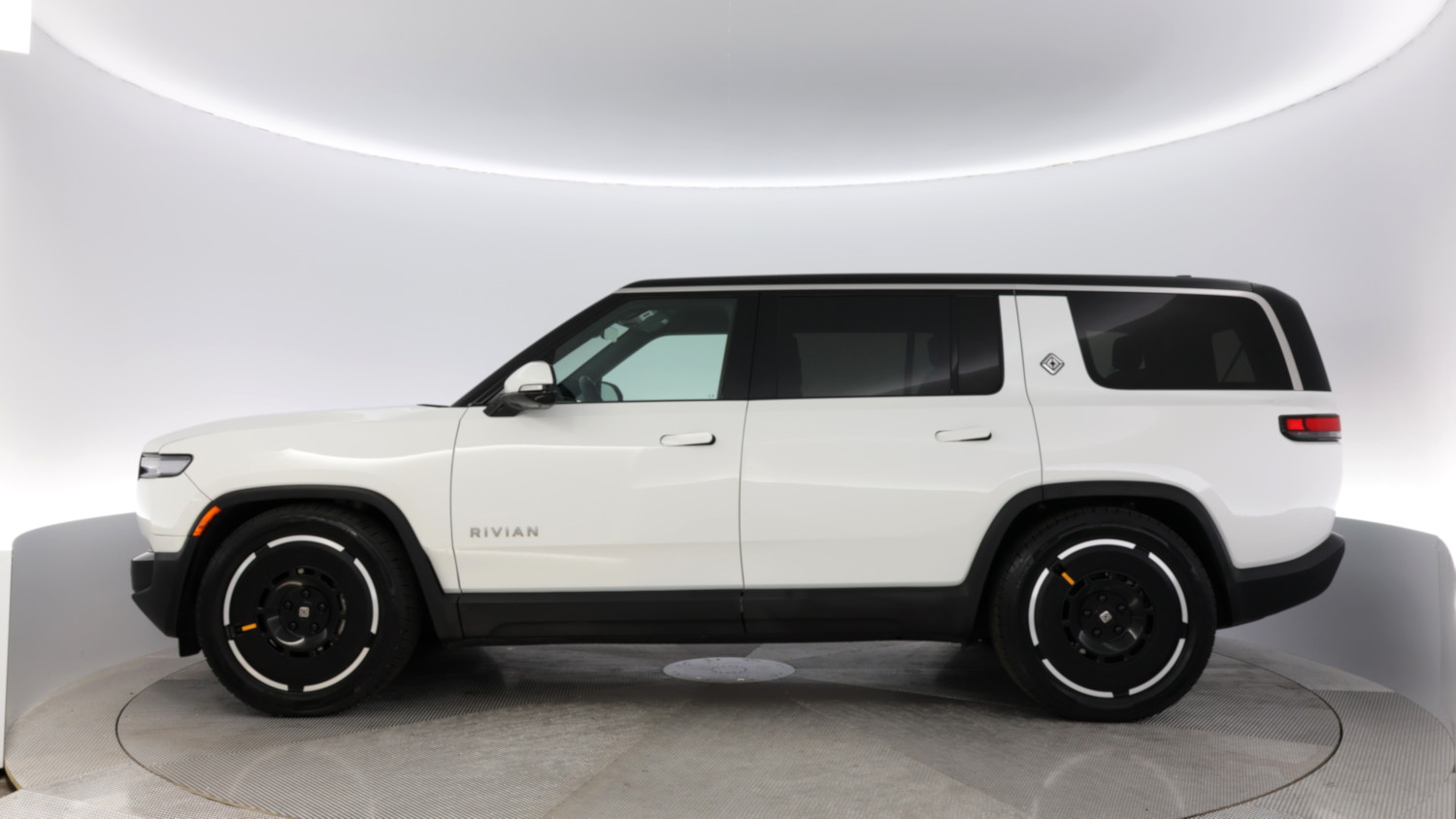 2025 Rivian R1S โ VIN 7PDSGBBAXSN045483