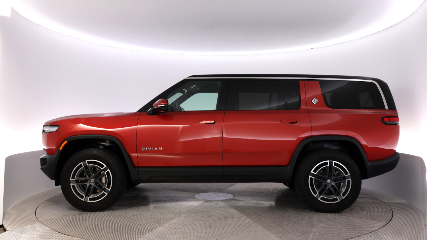 2025 Rivian R1S โ VIN 7PDSGBBA8SN048334